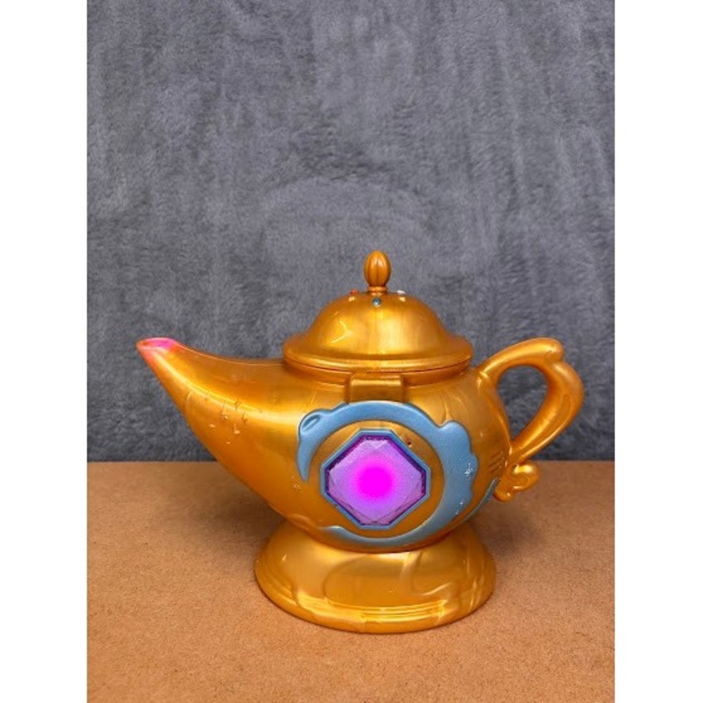 Moose Toys Magic Mixies Magic Genie Lamp‎ Light Up Gold Plastic Interactive Toy